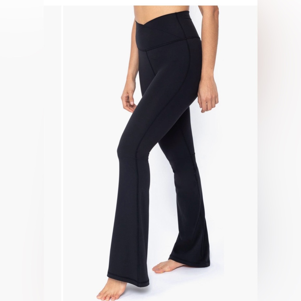 Brand new 90 Degree by Reflex Superflex Madison Crossover Flared Leggings